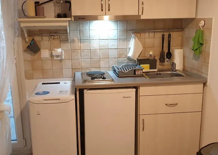 La Playa Location Close To The & Center